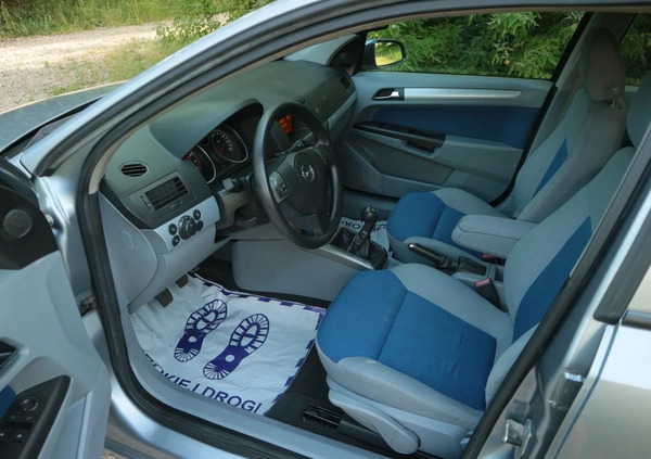 Opel Astra cena 14500 przebieg: 117500, rok produkcji 2004 z Józefów małe 497